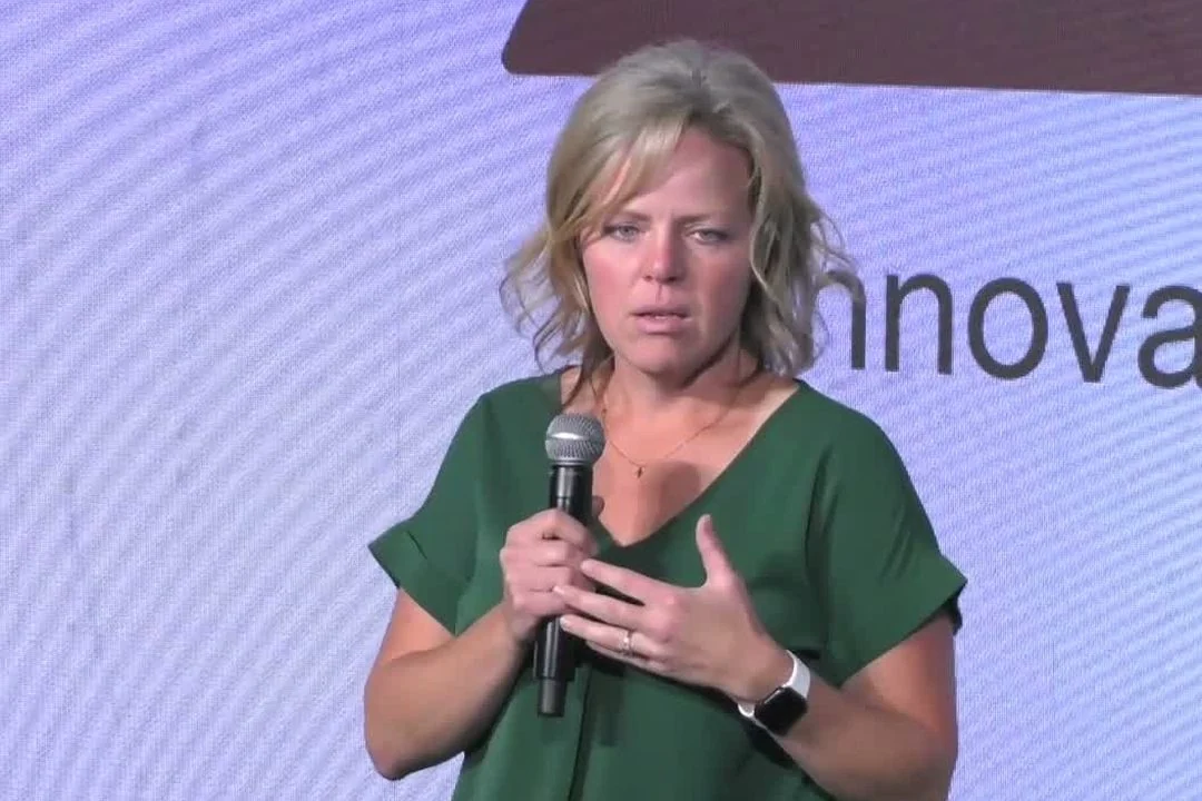 Kelly S. on stage at the studio